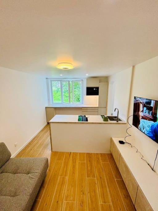 Joli Appartement Renove Incluant Parking A 10 Min De Paris Нантерр Экстерьер фото